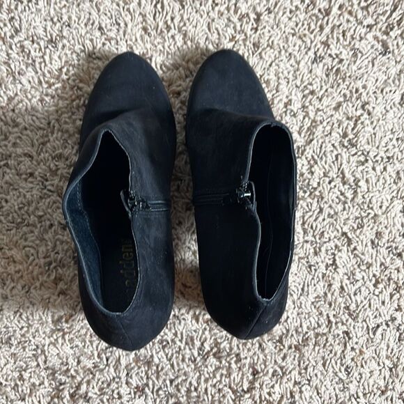 MADDEN NYC BLACK FAUX SUEDE BOOTIE SIZE 8.5 - Picture 2 of 7